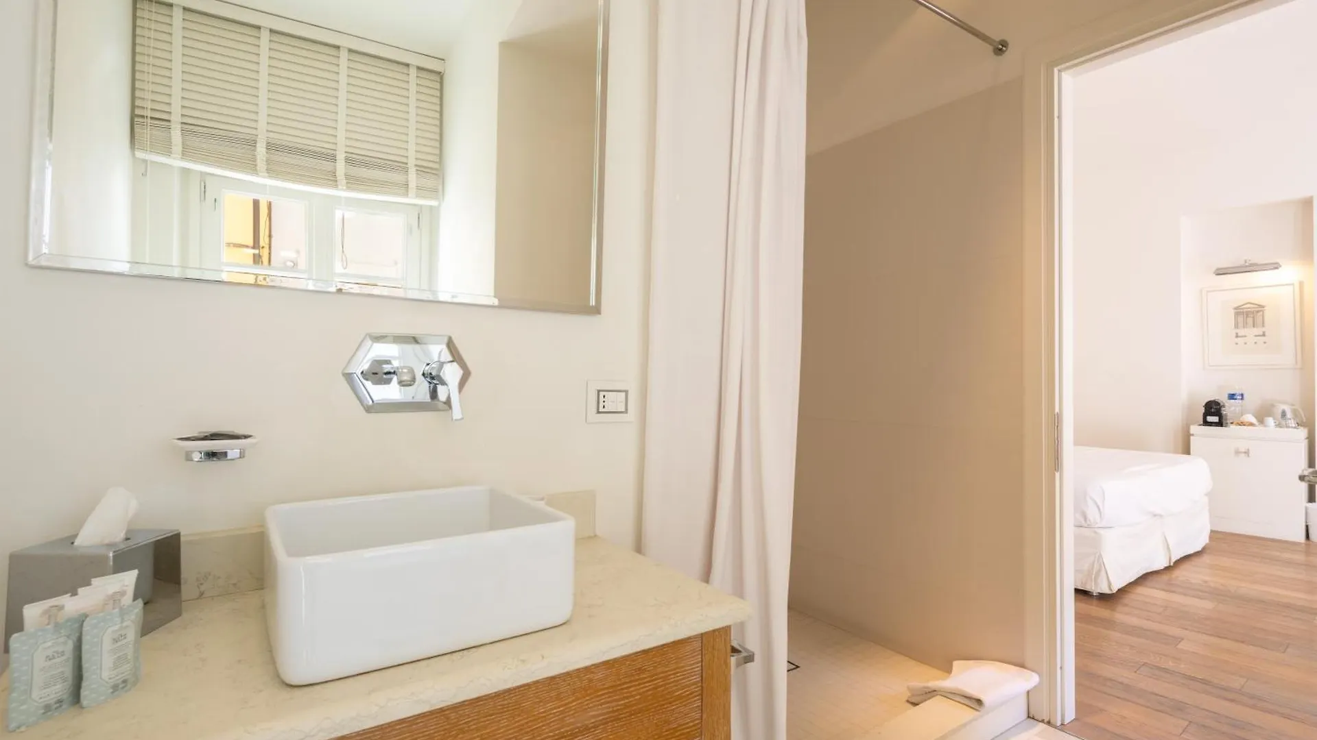Hall Suites 엠폴리 B&B