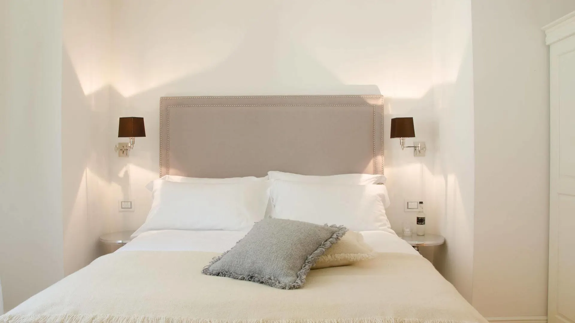 Hall Suites 엠폴리 B&B