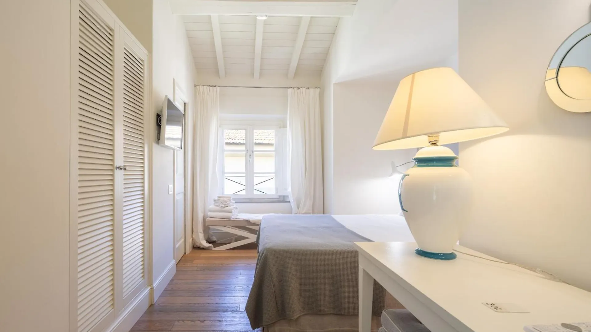 Hall Bed & Breakfast Empoli Italy